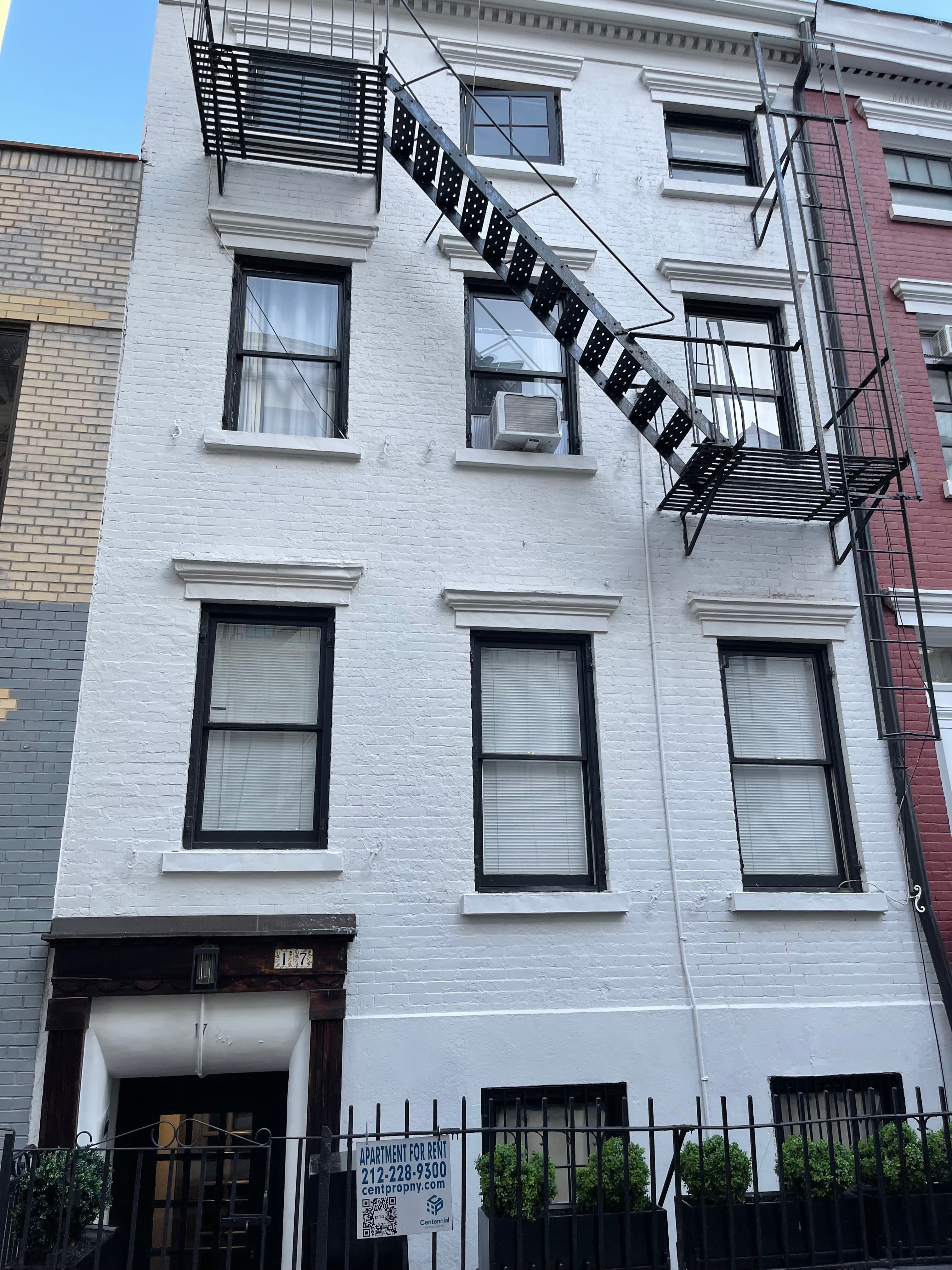 17 Gay Street's facade, freshly painted, with a Centennial Properties 'Apartment for Rent' sign by the door