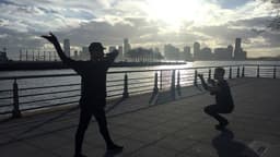 Russell y Aeon Satori bailando vogue en el Christopher Street Pier